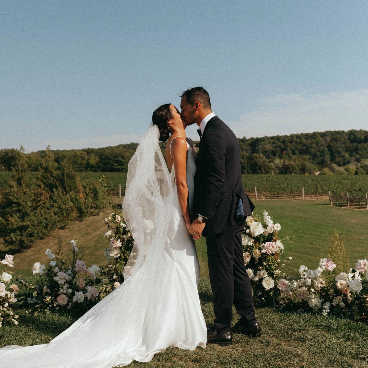 A &amp; E | Cave Spring Vineyard Wedding